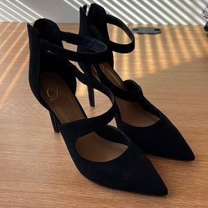 Black Heels perfect for meetings!😊